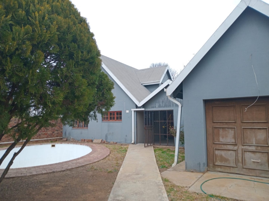 4 Bedroom Property for Sale in Bloemhof North West